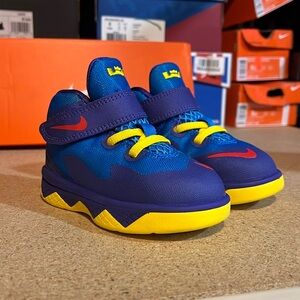 Nike Lebron Soldier XIII TD shoes sneakers new Toddlers 653647 400 Size 5C Sz 5